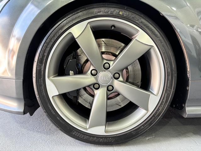 ＴＴ ＲＳプラスクーペ ベースグレード　後期最終型クワトロ４ＷＤターボＫＷ車高調４ＰＯＤ専用キャリパーリアウィング専用１９インチＡＷ白革シートＣＴＳチャージパイプカーボンエンジンカバーパドルシフト純正ナビ地デジＴＶバックカメラクルコン（12枚目）