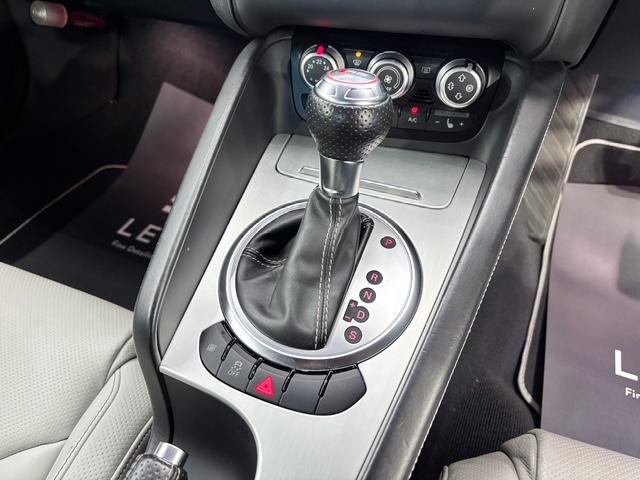 ＴＴ ＲＳプラスクーペ ベースグレード　後期最終型クワトロ４ＷＤターボＫＷ車高調４ＰＯＤ専用キャリパーリアウィング専用１９インチＡＷ白革シートＣＴＳチャージパイプカーボンエンジンカバーパドルシフト純正ナビ地デジＴＶバックカメラクルコン（20枚目）