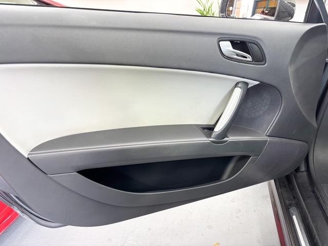 ＴＴ ＲＳプラスクーペ ベースグレード　後期最終型クワトロ４ＷＤターボＫＷ車高調４ＰＯＤ専用キャリパーリアウィング専用１９インチＡＷ白革シートＣＴＳチャージパイプカーボンエンジンカバーパドルシフト純正ナビ地デジＴＶバックカメラクルコン（27枚目）