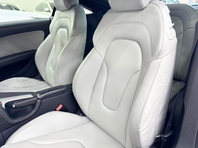 ＴＴ ＲＳプラスクーペ ベースグレード　後期最終型クワトロ４ＷＤターボＫＷ車高調４ＰＯＤ専用キャリパーリアウィング専用１９インチＡＷ白革シートＣＴＳチャージパイプカーボンエンジンカバーパドルシフト純正ナビ地デジＴＶバックカメラクルコン（28枚目）