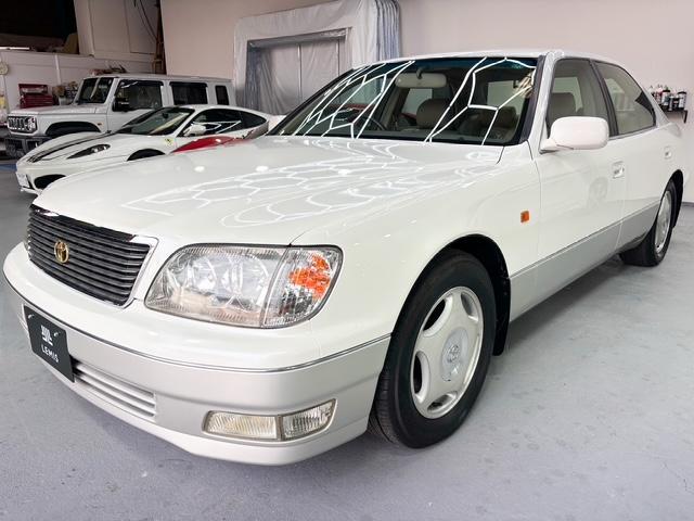 セルシオ Ｃ仕様　後期モデル　本革シート　ウッドパパネル　純正１６インチＡＷ　シートヒーター　電動シート　純正ナビ　タイミングベルト交換済み（3枚目）