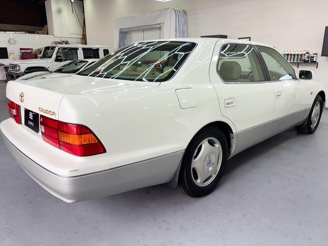 セルシオ Ｃ仕様　後期モデル　本革シート　ウッドパパネル　純正１６インチＡＷ　シートヒーター　電動シート　純正ナビ　タイミングベルト交換済み（5枚目）