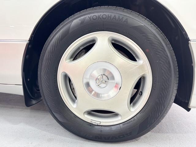 セルシオ Ｃ仕様　後期モデル　本革シート　ウッドパパネル　純正１６インチＡＷ　シートヒーター　電動シート　純正ナビ　タイミングベルト交換済み（17枚目）