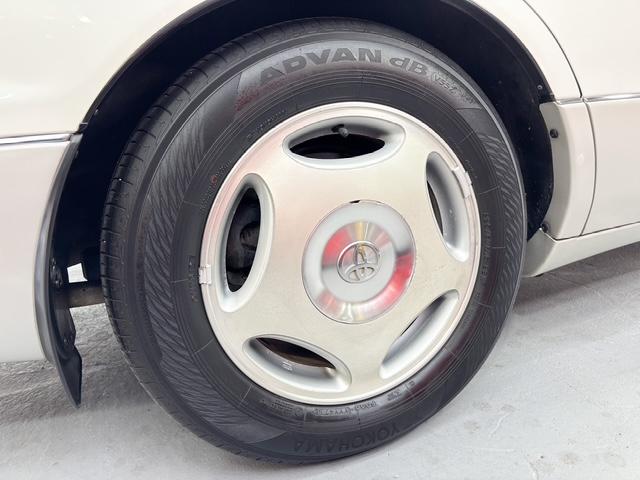 セルシオ Ｃ仕様　後期モデル　本革シート　ウッドパパネル　純正１６インチＡＷ　シートヒーター　電動シート　純正ナビ　タイミングベルト交換済み（19枚目）