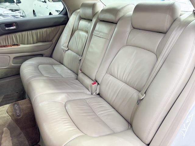 セルシオ Ｃ仕様　後期モデル　本革シート　ウッドパパネル　純正１６インチＡＷ　シートヒーター　電動シート　純正ナビ　タイミングベルト交換済み（42枚目）