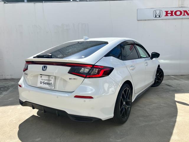 シビック ｅ：ＨＥＶ　ＨｏｎｄａＣＯＮＮＥＣＴディスプレーＡＣＣブラインドスポットインフォメーションＬＥＤヘッドフォグＥＴＣ前後ドラレコ運転席助手席パワーシートエレクトリックギアセレクター純正アルミパーキングセンサー（4枚目）