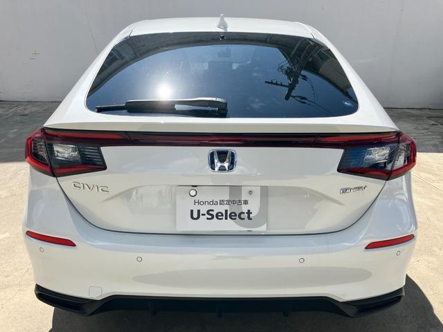 シビック ｅ：ＨＥＶ　ＨｏｎｄａＣＯＮＮＥＣＴディスプレーＡＣＣブラインドスポットインフォメーションＬＥＤヘッドフォグＥＴＣ前後ドラレコ運転席助手席パワーシートエレクトリックギアセレクター純正アルミパーキングセンサー（6枚目）