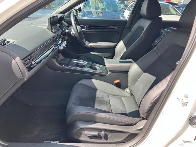 シビック ｅ：ＨＥＶ　ＨｏｎｄａＣＯＮＮＥＣＴディスプレーＡＣＣブラインドスポットインフォメーションＬＥＤヘッドフォグＥＴＣ前後ドラレコ運転席助手席パワーシートエレクトリックギアセレクター純正アルミパーキングセンサー（7枚目）