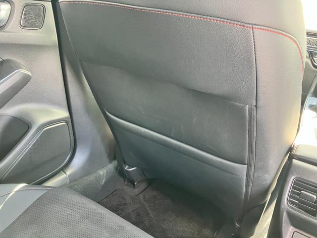 シビック ｅ：ＨＥＶ　ＨｏｎｄａＣＯＮＮＥＣＴディスプレーＡＣＣブラインドスポットインフォメーションＬＥＤヘッドフォグＥＴＣ前後ドラレコ運転席助手席パワーシートエレクトリックギアセレクター純正アルミパーキングセンサー（11枚目）