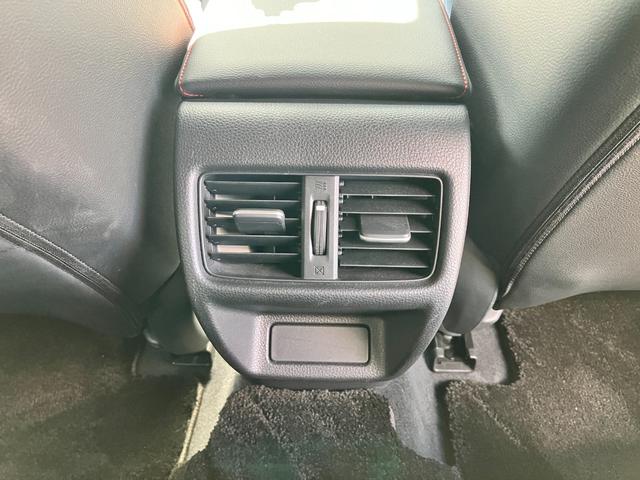 シビック ｅ：ＨＥＶ　ＨｏｎｄａＣＯＮＮＥＣＴディスプレーＡＣＣブラインドスポットインフォメーションＬＥＤヘッドフォグＥＴＣ前後ドラレコ運転席助手席パワーシートエレクトリックギアセレクター純正アルミパーキングセンサー（12枚目）