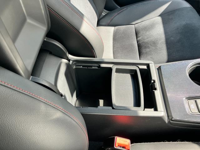 シビック ｅ：ＨＥＶ　ＨｏｎｄａＣＯＮＮＥＣＴディスプレーＡＣＣブラインドスポットインフォメーションＬＥＤヘッドフォグＥＴＣ前後ドラレコ運転席助手席パワーシートエレクトリックギアセレクター純正アルミパーキングセンサー（18枚目）