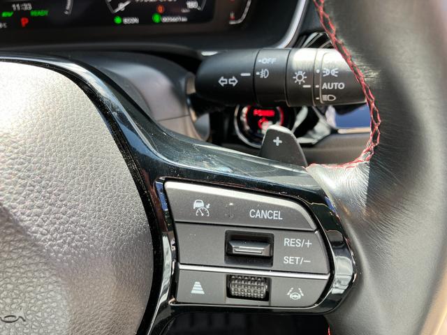 シビック ｅ：ＨＥＶ　ＨｏｎｄａＣＯＮＮＥＣＴディスプレーＡＣＣブラインドスポットインフォメーションＬＥＤヘッドフォグＥＴＣ前後ドラレコ運転席助手席パワーシートエレクトリックギアセレクター純正アルミパーキングセンサー（20枚目）