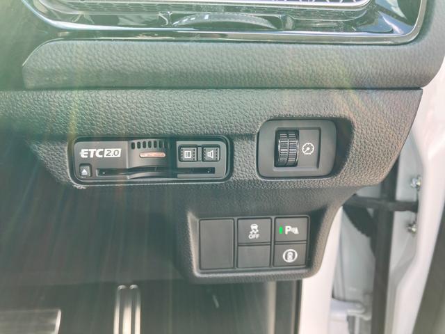 シビック ｅ：ＨＥＶ　ＨｏｎｄａＣＯＮＮＥＣＴディスプレーＡＣＣブラインドスポットインフォメーションＬＥＤヘッドフォグＥＴＣ前後ドラレコ運転席助手席パワーシートエレクトリックギアセレクター純正アルミパーキングセンサー（21枚目）