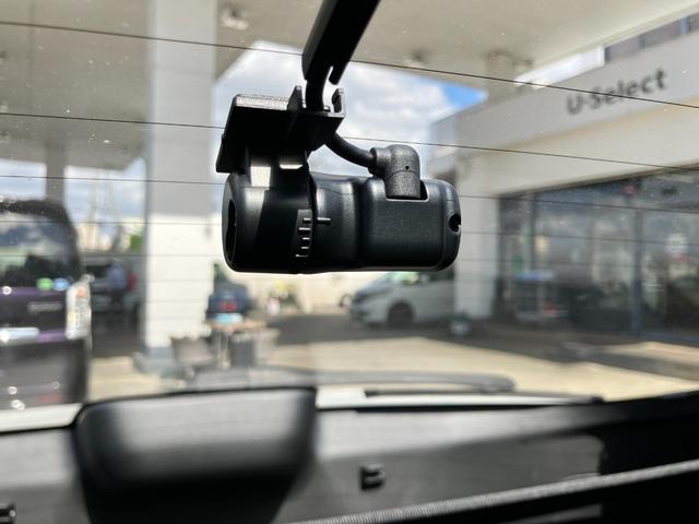 シビック ｅ：ＨＥＶ　ＨｏｎｄａＣＯＮＮＥＣＴディスプレーＡＣＣブラインドスポットインフォメーションＬＥＤヘッドフォグＥＴＣ前後ドラレコ運転席助手席パワーシートエレクトリックギアセレクター純正アルミパーキングセンサー（23枚目）