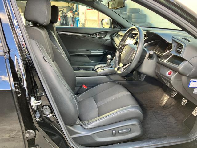 シビック ハッチバック フルセグナビ6MTLEDヘッドRカメラETCサイドカーテンエアバッグ運転席助手席シートヒーター運転席助手席パワーシート電制PオートブレーキホールドBTミュージックラックCDDVD再生スマキー(6枚目)