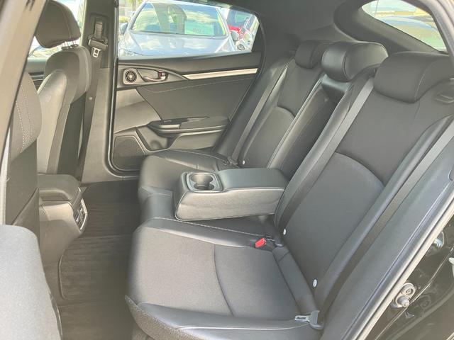 シビック ハッチバック フルセグナビ6MTLEDヘッドRカメラETCサイドカーテンエアバッグ運転席助手席シートヒーター運転席助手席パワーシート電制PオートブレーキホールドBTミュージックラックCDDVD再生スマキー(8枚目)