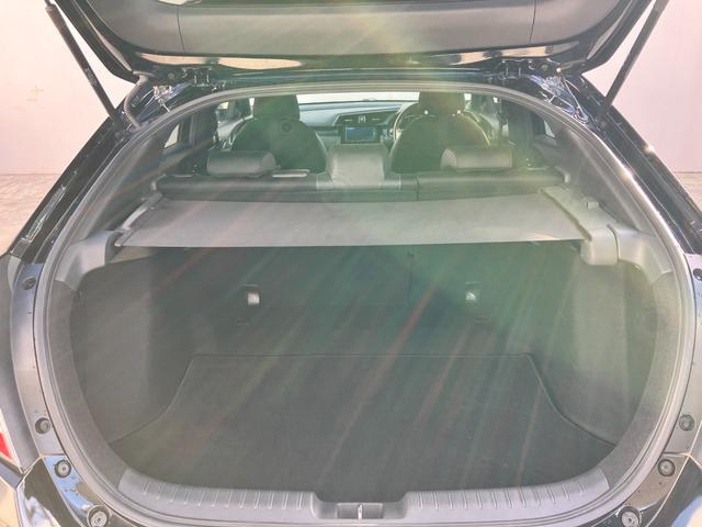 シビック ハッチバック フルセグナビ6MTLEDヘッドRカメラETCサイドカーテンエアバッグ運転席助手席シートヒーター運転席助手席パワーシート電制PオートブレーキホールドBTミュージックラックCDDVD再生スマキー(9枚目)