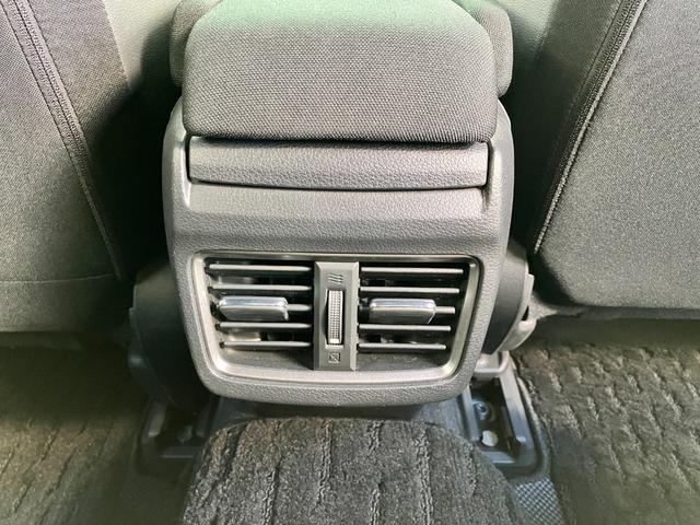 シビック ハッチバック フルセグナビ6MTLEDヘッドRカメラETCサイドカーテンエアバッグ運転席助手席シートヒーター運転席助手席パワーシート電制PオートブレーキホールドBTミュージックラックCDDVD再生スマキー(11枚目)