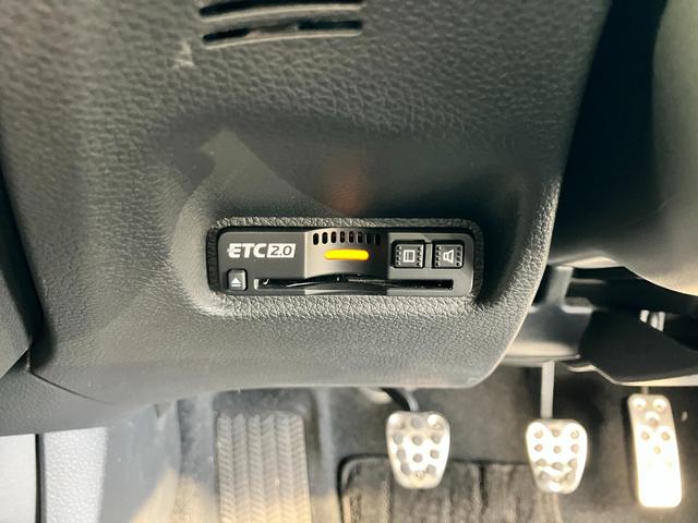 シビック ハッチバック フルセグナビ6MTLEDヘッドRカメラETCサイドカーテンエアバッグ運転席助手席シートヒーター運転席助手席パワーシート電制PオートブレーキホールドBTミュージックラックCDDVD再生スマキー(21枚目)