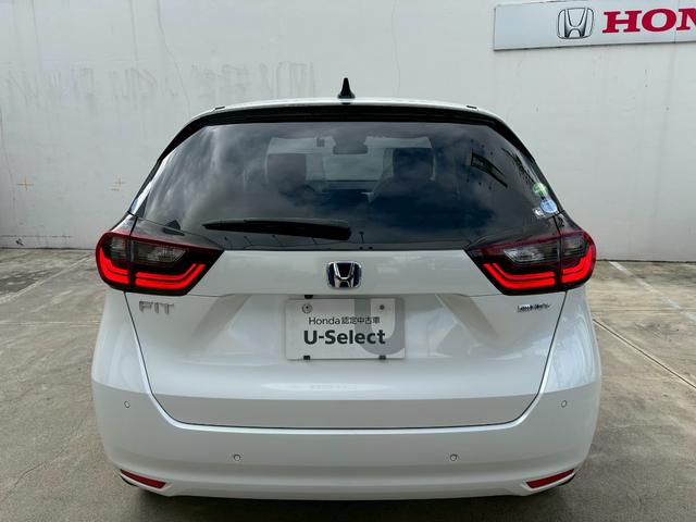 フィット ｅ：ＨＥＶホーム　ＡＣＣフルセグナビＬＥＤヘッドＲカメラＥＴＣサイドカーテンエアバッグ電制ＰオートブレーキホールドＢＴドラレコＵＳＢパーキングセンサ純正アルミ本革巻きステアリングＣＤＤＶＤ再生スマキー（5枚目）