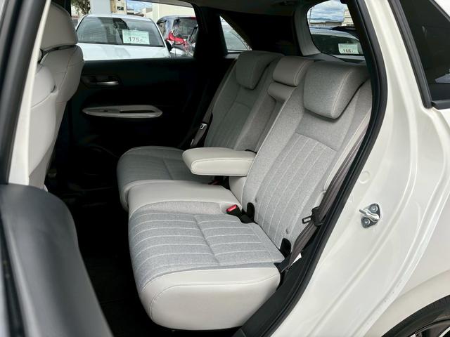 フィット ｅ：ＨＥＶホーム　ＡＣＣフルセグナビＬＥＤヘッドＲカメラＥＴＣサイドカーテンエアバッグ電制ＰオートブレーキホールドＢＴドラレコＵＳＢパーキングセンサ純正アルミ本革巻きステアリングＣＤＤＶＤ再生スマキー（7枚目）