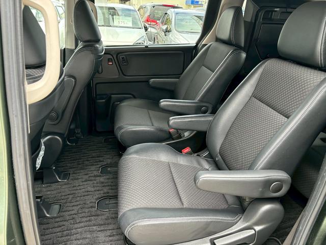 フリード G・ホンダセンシング ACCフルセグナビLEDヘッドRカメラETCドラレコ両側パワスラ運転席助手席シートヒーターリアモニターBTミュージックラックCDDVD再生オートリトラー純正アルミスマキー(7枚目)