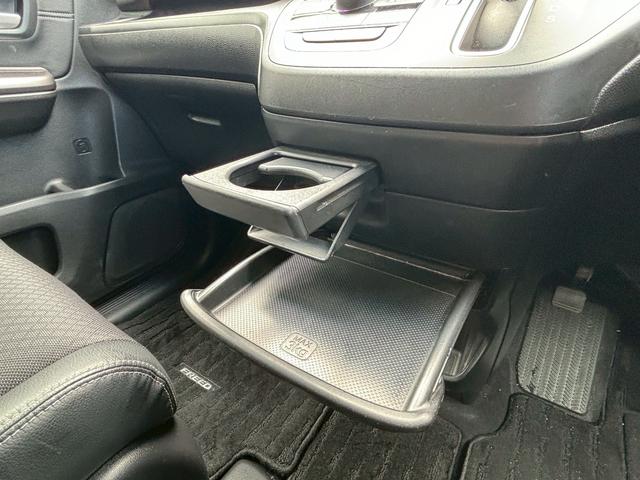 フリード G・ホンダセンシング ACCフルセグナビLEDヘッドRカメラETCドラレコ両側パワスラ運転席助手席シートヒーターリアモニターBTミュージックラックCDDVD再生オートリトラー純正アルミスマキー(17枚目)