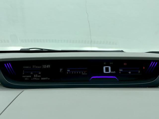 フリード G・ホンダセンシング ACCフルセグナビLEDヘッドRカメラETCドラレコ両側パワスラ運転席助手席シートヒーターリアモニターBTミュージックラックCDDVD再生オートリトラー純正アルミスマキー(22枚目)