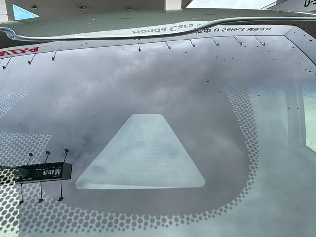 フリード G・ホンダセンシング ACCフルセグナビLEDヘッドRカメラETCドラレコ両側パワスラ運転席助手席シートヒーターリアモニターBTミュージックラックCDDVD再生オートリトラー純正アルミスマキー(23枚目)