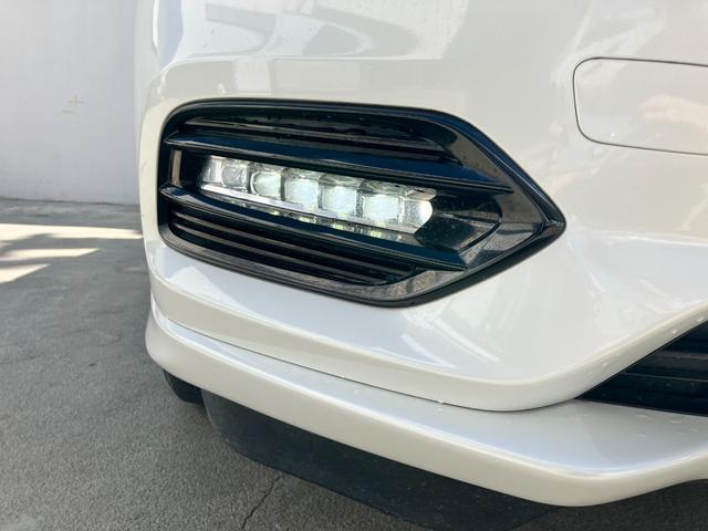 ヴェゼル ハイブリッドＺ　ＡＣＣフルセグナビＬＥＤヘッドＲカメラＥＴＣフォグランプ電制Ｐオートブレーキホールド機能サイドカーテンエアバッグ運転席助手席シートヒーターＢＴミュージックラックＣＤＤＶＤ再生ＵＳＢスマキー（4枚目）