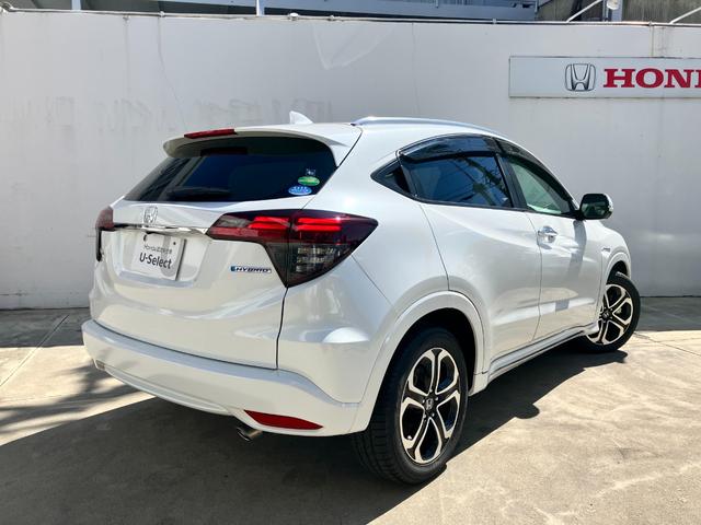 ヴェゼル ハイブリッドＺ　ＡＣＣフルセグナビＬＥＤヘッドＲカメラＥＴＣフォグランプ電制Ｐオートブレーキホールド機能サイドカーテンエアバッグ運転席助手席シートヒーターＢＴミュージックラックＣＤＤＶＤ再生ＵＳＢスマキー（5枚目）