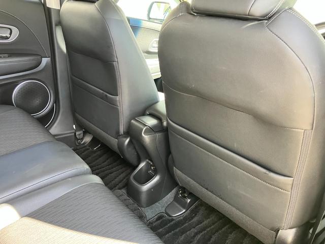 ヴェゼル ハイブリッドＺ　ＡＣＣフルセグナビＬＥＤヘッドＲカメラＥＴＣフォグランプ電制Ｐオートブレーキホールド機能サイドカーテンエアバッグ運転席助手席シートヒーターＢＴミュージックラックＣＤＤＶＤ再生ＵＳＢスマキー（12枚目）