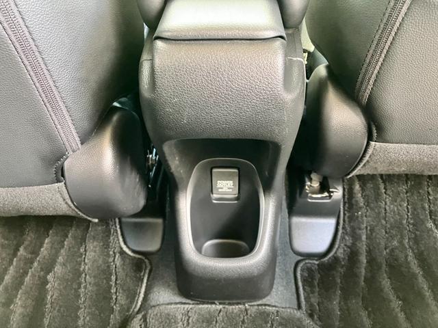 ヴェゼル ハイブリッドＺ　ＡＣＣフルセグナビＬＥＤヘッドＲカメラＥＴＣフォグランプ電制Ｐオートブレーキホールド機能サイドカーテンエアバッグ運転席助手席シートヒーターＢＴミュージックラックＣＤＤＶＤ再生ＵＳＢスマキー（13枚目）