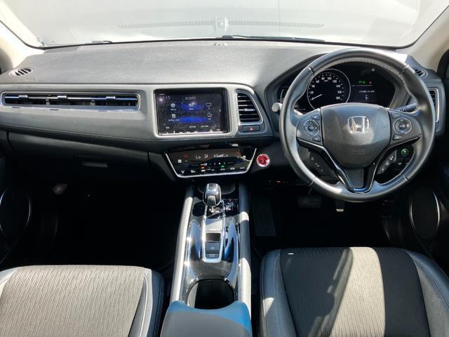 ヴェゼル ハイブリッドＺ　ＡＣＣフルセグナビＬＥＤヘッドＲカメラＥＴＣフォグランプ電制Ｐオートブレーキホールド機能サイドカーテンエアバッグ運転席助手席シートヒーターＢＴミュージックラックＣＤＤＶＤ再生ＵＳＢスマキー（14枚目）