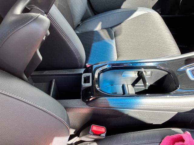 ヴェゼル ハイブリッドＺ　ＡＣＣフルセグナビＬＥＤヘッドＲカメラＥＴＣフォグランプ電制Ｐオートブレーキホールド機能サイドカーテンエアバッグ運転席助手席シートヒーターＢＴミュージックラックＣＤＤＶＤ再生ＵＳＢスマキー（19枚目）