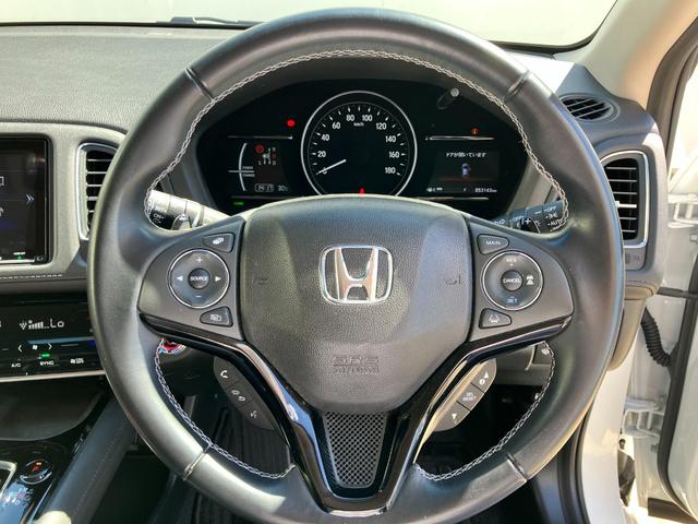 ヴェゼル ハイブリッドＺ　ＡＣＣフルセグナビＬＥＤヘッドＲカメラＥＴＣフォグランプ電制Ｐオートブレーキホールド機能サイドカーテンエアバッグ運転席助手席シートヒーターＢＴミュージックラックＣＤＤＶＤ再生ＵＳＢスマキー（21枚目）