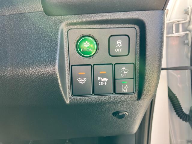 ヴェゼル ハイブリッドＺ　ＡＣＣフルセグナビＬＥＤヘッドＲカメラＥＴＣフォグランプ電制Ｐオートブレーキホールド機能サイドカーテンエアバッグ運転席助手席シートヒーターＢＴミュージックラックＣＤＤＶＤ再生ＵＳＢスマキー（24枚目）