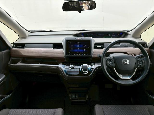 フリードハイブリッド ハイブリッド・Ｇホンダセンシング　ＡＣＣフルセグナビＬＥＤヘッドＲカメラ両側パワスラＥＴＣオートエアコンＢＴミュージックラックＣＤＤＶＤ再生ＵＳＢジャックオートリトラミラースマキー（12枚目）