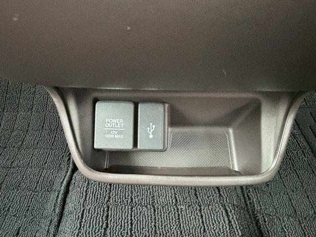 フリードハイブリッド ハイブリッド・Ｇホンダセンシング　ＡＣＣフルセグナビＬＥＤヘッドＲカメラ両側パワスラＥＴＣオートエアコンＢＴミュージックラックＣＤＤＶＤ再生ＵＳＢジャックオートリトラミラースマキー（17枚目）