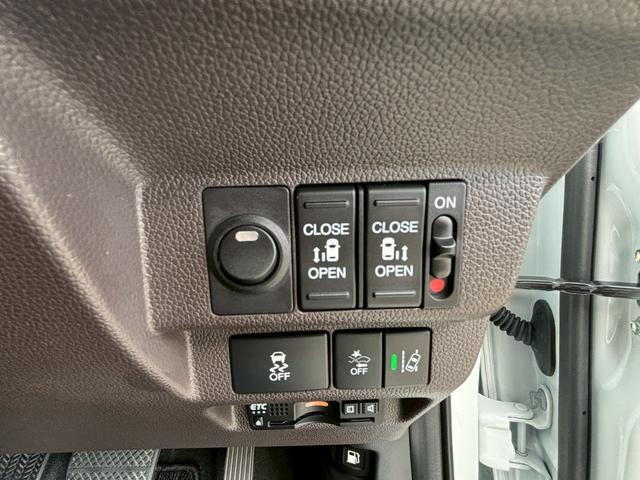 フリードハイブリッド ハイブリッド・Ｇホンダセンシング　ＡＣＣフルセグナビＬＥＤヘッドＲカメラ両側パワスラＥＴＣオートエアコンＢＴミュージックラックＣＤＤＶＤ再生ＵＳＢジャックオートリトラミラースマキー（19枚目）