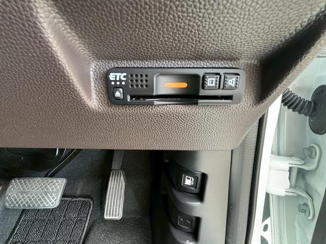 フリードハイブリッド ハイブリッド・Ｇホンダセンシング　ＡＣＣフルセグナビＬＥＤヘッドＲカメラ両側パワスラＥＴＣオートエアコンＢＴミュージックラックＣＤＤＶＤ再生ＵＳＢジャックオートリトラミラースマキー（20枚目）