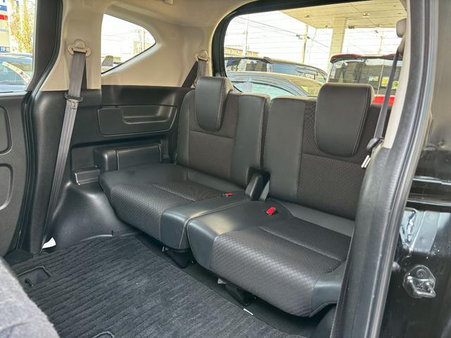 フリードハイブリッド ハイブリッド・Ｇホンダセンシング　ＡＣＣフルセグナビＬＥＤヘッドＲカメラＥＴＣサイドカーテンエアバッグＲモニター両側パワスラ運転席助手席シートヒーターＢＴミュージックラックＣＤＤＶＤ再生純正アルミ本革巻きステアリングスマキー（8枚目）