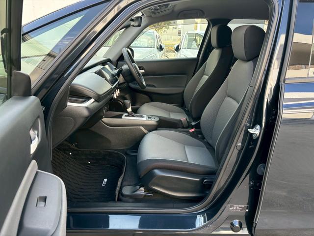 フィット ベーシック　ＡＣＣフルセグナビＥＴＣハロゲンヘッドＲカメラナビ連動前後ドラレコサイドカーテンエアバッグ電制ＰオートブレーキホールドＢＴミュージックラックＣＤＤＶＤ再生ＵＳＢスマキー（6枚目）