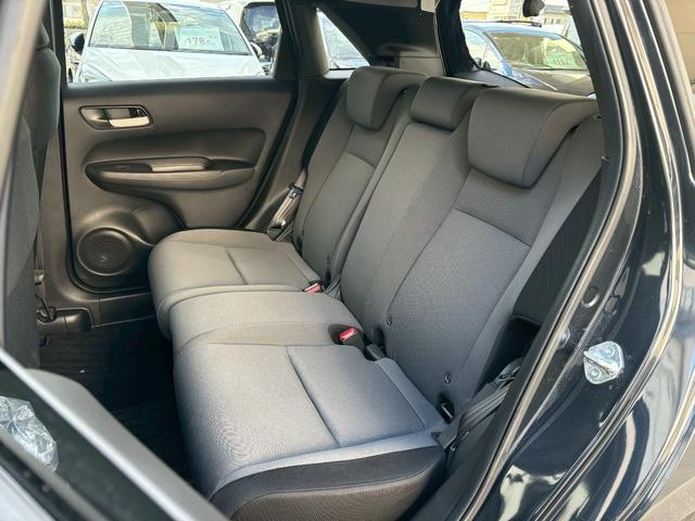 フィット ベーシック　ＡＣＣフルセグナビＥＴＣハロゲンヘッドＲカメラナビ連動前後ドラレコサイドカーテンエアバッグ電制ＰオートブレーキホールドＢＴミュージックラックＣＤＤＶＤ再生ＵＳＢスマキー（7枚目）