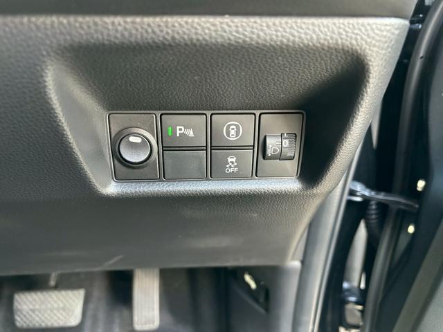 フィット ベーシック　ＡＣＣフルセグナビＥＴＣハロゲンヘッドＲカメラナビ連動前後ドラレコサイドカーテンエアバッグ電制ＰオートブレーキホールドＢＴミュージックラックＣＤＤＶＤ再生ＵＳＢスマキー（17枚目）