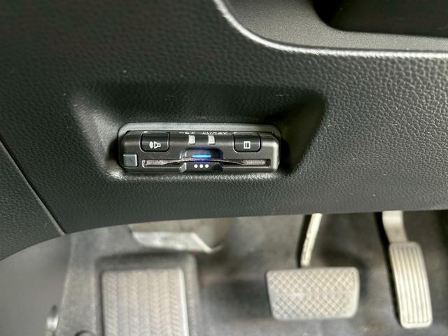 フィット ベーシック　ＡＣＣフルセグナビＥＴＣハロゲンヘッドＲカメラナビ連動前後ドラレコサイドカーテンエアバッグ電制ＰオートブレーキホールドＢＴミュージックラックＣＤＤＶＤ再生ＵＳＢスマキー（18枚目）