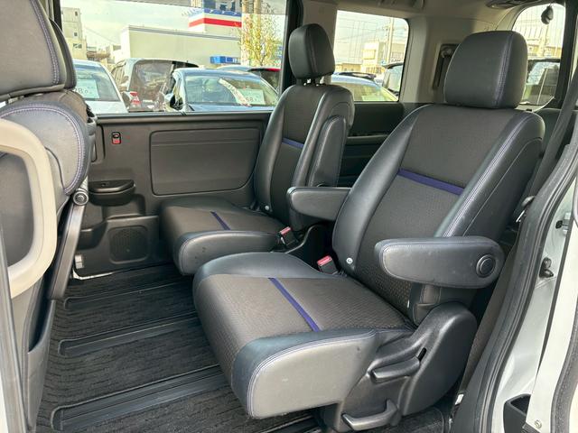 ステップワゴンスパーダ ｅ：ＨＥＶスパーダＧ・ＥＸホンダセンシング　ＡＣＣフルセグナビＬＥＤヘッドフォグＲカメラＥＴＣナビ連動ドラレコ両側パワスラ電制Ｐオートブレーキホールド純正アルミＢＴミュージックラックＣＤＤＶＤ再生トリプルゾーンエアコン（8枚目）