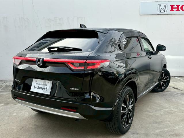 ヴェゼル ｅ：ＨＥＶＺ　ＨｏｎｄａＣＯＮＮＥＣＴナビＡＣＣ前後ドラレコＲカメラＬＥＤヘッドフォグＥＴＣブラインドスポットインフォメーション運転席助手席シートヒーターパワーテールゲートＢＴフルセグＵＳＢ純正アルミＰセンサー（5枚目）