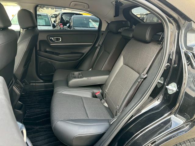 ヴェゼル ｅ：ＨＥＶＺ　ＨｏｎｄａＣＯＮＮＥＣＴナビＡＣＣ前後ドラレコＲカメラＬＥＤヘッドフォグＥＴＣブラインドスポットインフォメーション運転席助手席シートヒーターパワーテールゲートＢＴフルセグＵＳＢ純正アルミＰセンサー（8枚目）