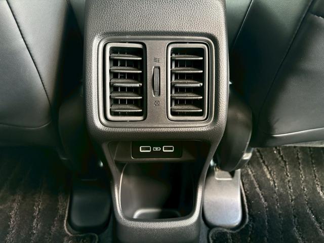 ヴェゼル ｅ：ＨＥＶＺ　ＨｏｎｄａＣＯＮＮＥＣＴナビＡＣＣ前後ドラレコＲカメラＬＥＤヘッドフォグＥＴＣブラインドスポットインフォメーション運転席助手席シートヒーターパワーテールゲートＢＴフルセグＵＳＢ純正アルミＰセンサー（13枚目）